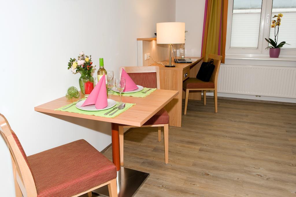 Ferienwohnungen - Boarding Wohnungen Sonnenhof Lenzing Rum bild